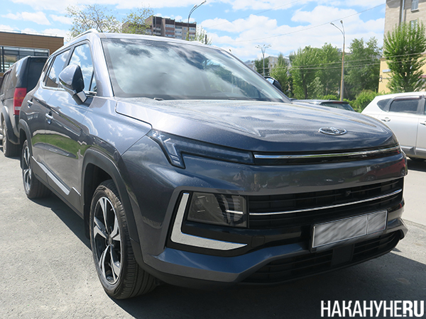 Автомобиль Москвич 3 (лицензионная копия автомобиля Sehol X4 (JAC JS4) бренда Sehol китайской компании JAC Motors)(2024)|Фото: Накануне.RU
